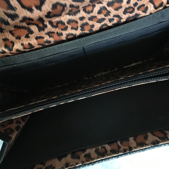 Kelly & Katie Black crossbody bag with gold chain strap - Picture 6 of 6